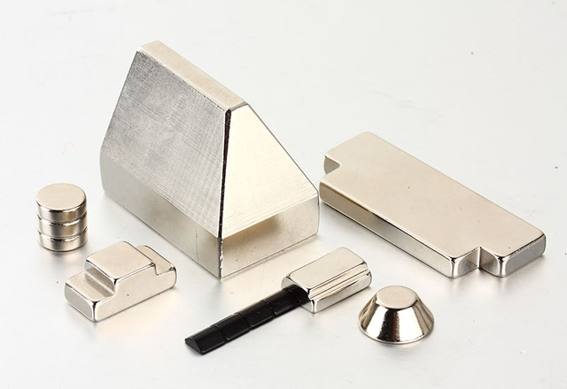 9-D&uuml;zensiz-&Ouml;zelleştirilmiş-Mıknatıs